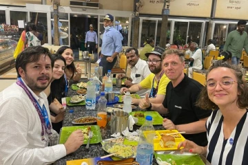 தமிழர்களின் உணவை புகழ்ந்துதள்ளிய  வெளிநாட்டவர்கள்!