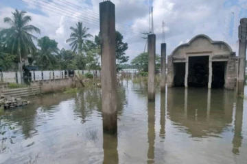 தமிழ் பகுதியில் மகனின் இறுதிக்கிரியை வீட்டில் செய்ய முடியாமல் தவிக்கும் தாய்!