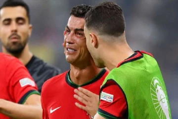 மைதானத்தில் கண் கலங்கிய ரொனால்டோ