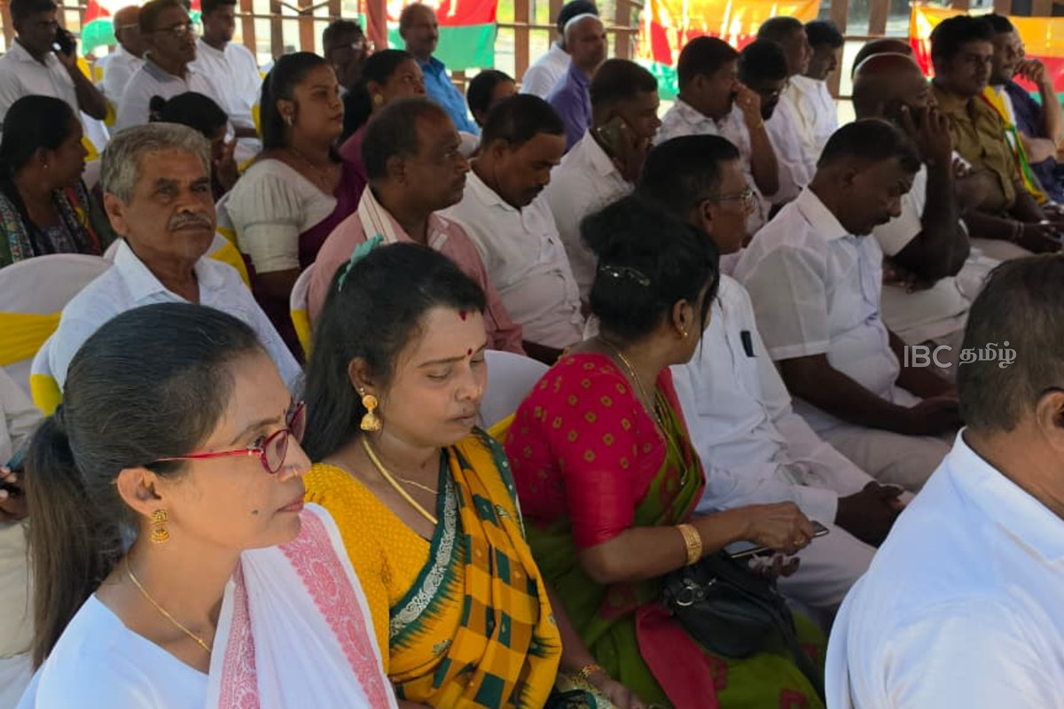 வடக்கு - கிழக்கில் முன்னெடுக்கப்பட்ட தந்தை செல்வாவின் 128வது ஜனன தின நிகழ்வு | Floral Tributes To Father Selva S Statue வடக்கு - கிழக்கில் முன்னெடுக்கப்பட்ட தந்தை செல்வாவின் 128வது ஜனன தின நிகழ்வு | Floral Tributes To Father Selva S Statue