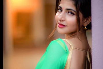 ட்ரான்ஸ்பரென்ட் சேலையில் ஐஸ்வர்யா மேனன் - லேட்டஸ்ட் ஸ்டில்கள்