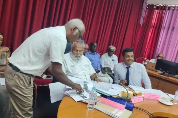 கிளிநொச்சி குளம் மாசுபடுவது தொடர்பில் பொதுநல வழக்கு தொடர தீர்மானம்