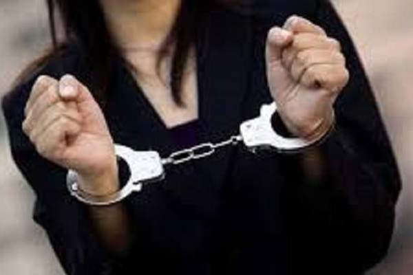 போக்குகாட்டிய பெண்ணை பொறிவைத்து பிடித்த  பொலிஸார் ! | Woman S Sudden Decision Police Surrounded