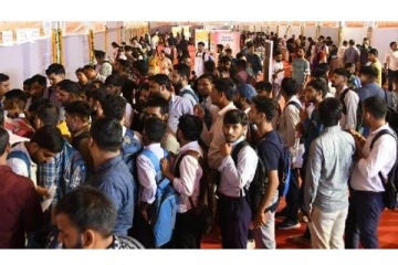 தென்னிந்தியாவைச் சேர்ந்தவர்களுக்கு தகுதி இல்லை.. சர்ச்சையை கிளப்பிய விளம்பரம் - வைரல்!