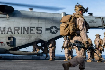 கப்பல்களுக்கு ரெட் அலர்ட்! உச்சகட்ட பதற்றத்தை ஏற்படுத்தியுள்ள அமெரிக்க இராணுவத்தின் எச்சரிக்கை