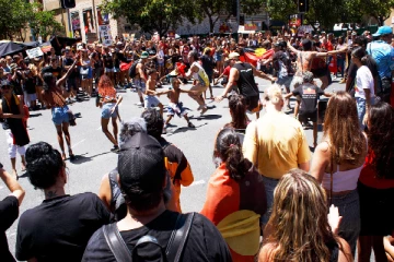 அவுஸ்திரேலியாவின் தேசிய தினத்தை படையெடுப்பு தினமாக கருதி; மக்கள் ஆர்ப்பாட்டம்!