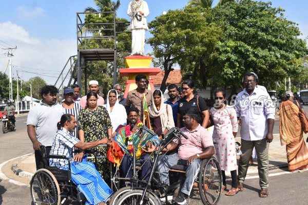 சக்கர நாற்காலியில் இலங்கை முழுவதும் சுற்றுப்பயணம்! இன்று மன்னாரில் நிறைவு | Ouring Sri Lanka Wheelchair Young Man Arrived