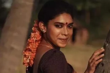 வானத்தில் இருந்து குதித்து சாகசம் செய்த சார்பட்டா பரம்பரை கதாநாயகி.. வைரல் வீடியோ