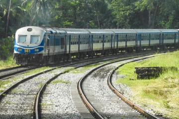 பதுளையிலிருந்து கொழும்பு நோக்கி புறப்பட்ட ரயில் தடம்புரள்வு