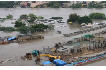 எங்கப்பா இங்க இருந்த ஏரிய காணோம்.. சென்னை வெள்ளத்துக்கு இதுதான் காரணம்!! வெளியான அதிர்ச்சியூட்டும் புகைப்படம்