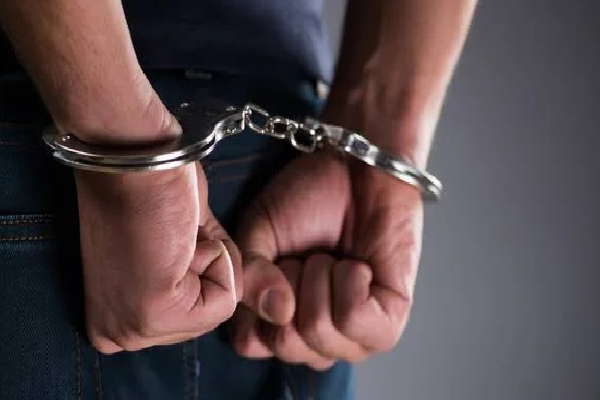 பொலிஸ் பஸ்ஸின் டீசலை ஆட்டையைப்போட்ட சாரதி! | The Driver Who Drove The Diesel Of The Police Bus