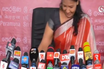 මාධ්‍යවේදියාගේ ප්‍රශ්ණයට කටඋත්තර නැතිවූ මන්ත්‍රීවරියක් පුටුව ඇඳ දමා නැගිට යයි..(VIDEO)