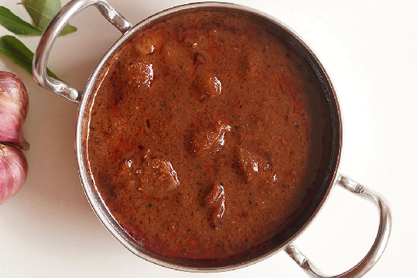 பாரம்பரிய கேரள உள்ளி தீயல் - சூடான வெள்ளை சாதத்திற்கு இந்த ஒரு குழம்பு போதும் | Traditional Style Kerala Ulli Theeyal Recipe Food