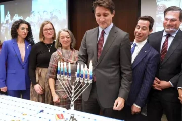 ஒளி எப்போதும் இருளை வெல்லும்! கனேடிய பிரதமர் ட்ரூடோ வெளியிட்ட வீடியோ