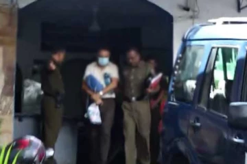 කැනඩා සරසවියක් පෙන්වා මුදල් ගැරූ දෙන්නට සිදුවූ දේ.. වීඩියෝ සහිතයි.. (VIDEO)