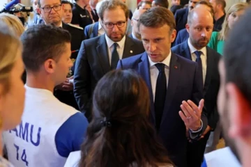 பிரான்ஸ் பூங்காவில் சிறுவர்கள் மீது தாக்குதல்; நேரில் நலம் விசாரித்த ஜனாதிபதி!