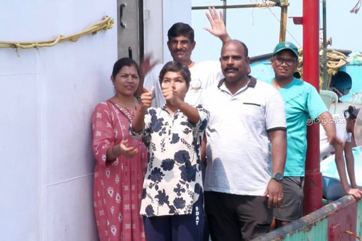 தலைமன்னார் - தனுஷ்கோடி வரை நீந்தி சாதனை படைத்த பார்வையற்ற பெண் | Blind Woman Sets Record By Swimming