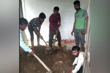 மனிதர்களும், ஆத்மாவும் சமம் தான்! மனைவி உடலை வீட்டில் புதைத்து கோவில் கட்டி அதிரவைத்த ஆசிரியர்