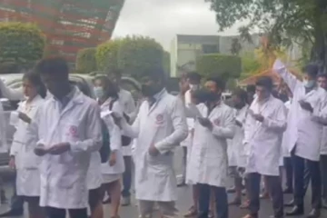 වෛද්‍ය ශිෂ්‍යයන්ට කඳුළු ගෑස් ප්‍රහාර..!