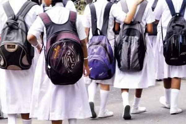 40இற்கும் அதிகமான பாடசாலை மாணவர்கள் வைத்தியசாலையில் அனுமதி | More Than 40 School Students Admitted To Hospital