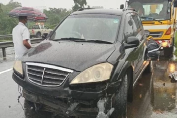 நாடாளுமன்ற உறுப்பினர் டிலான் பெரேரா பயணித்த சொகுசு கார் விபத்து