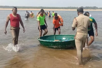 4 மாணவிகள் உயிரிழந்த விவகாரம்: தலைமை ஆசிரியர் உட்பட 3 பேர் சஸ்பெண்ட்