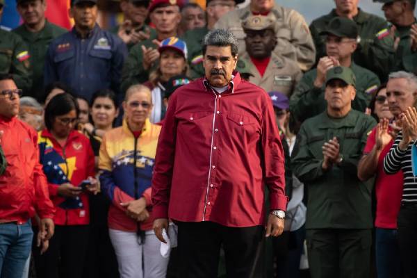 உலகின் மிகப்பெரிய போர் கப்பலைக் களமிறக்கிய ட்ரம்ப்... எதிர்க்கத் தயாராகும் ஒரு குட்டி நாடு | Trump Moves World Largest Carrier உலகின் மிகப்பெரிய போர் கப்பலைக் களமிறக்கிய ட்ரம்ப்... எதிர்க்கத் தயாராகும் ஒரு குட்டி நாடு | Trump Moves World Largest Carrier