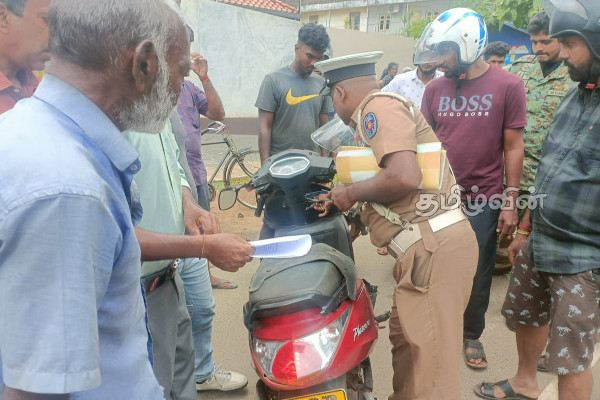 வவுனியாவில் மோட்டார் சைக்கிளை மோதிய இராணுவ பேருந்து - ஒருவர் வைத்தியசாலையில் (Photos) | Army Bus Motorcycle In Vavuniya Accient