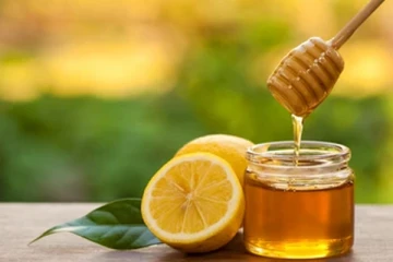 எலுமிச்சை சாறுடன் தேன் கலந்து குடிச்சு பாருங்க... இந்த பிரச்சினை எல்லாம் பறந்து ஓடிவிடுமாம்!