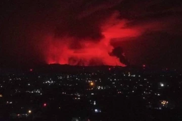 காங்கோவில் பெரும் சிற்றத்துடன் வெடித்து சிதறிய ஏரிமலை!