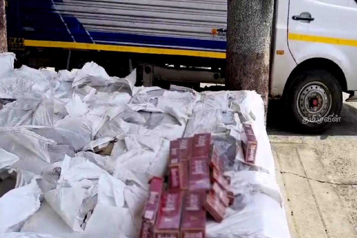 பல இலட்சம் பெறுமதியான சிகரெட்டுக்களை நாட்டுக்குள் கொண்டு வர முயற்சி.. பொலிஸாரின் தீவிர நடவடிக்கை | Cigarettes Being Smuggled Into Sri Lanka Recovered
